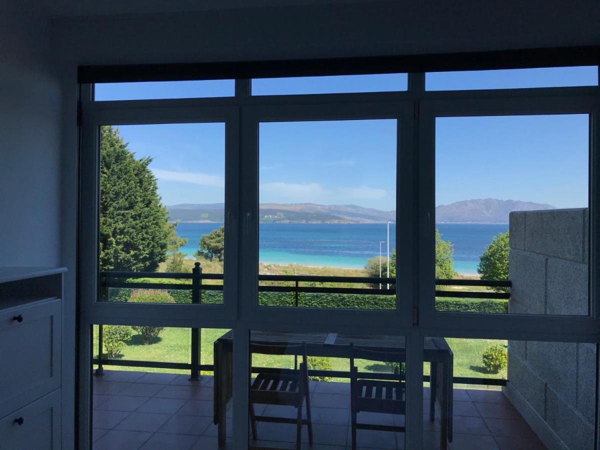 Apartamento con terraza primera linea de playa Finisterre Esterno foto