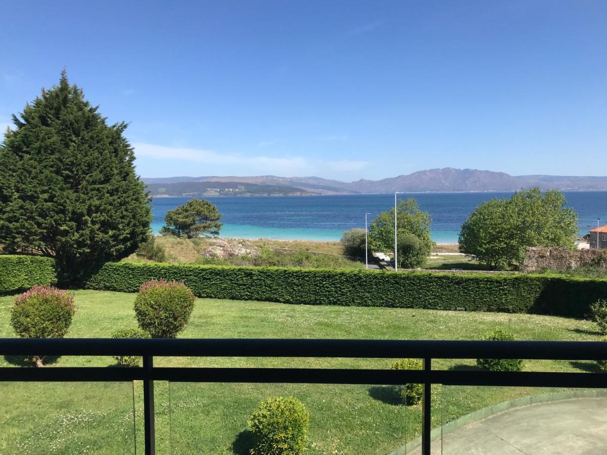 Apartamento con terraza primera linea de playa Finisterre Esterno foto